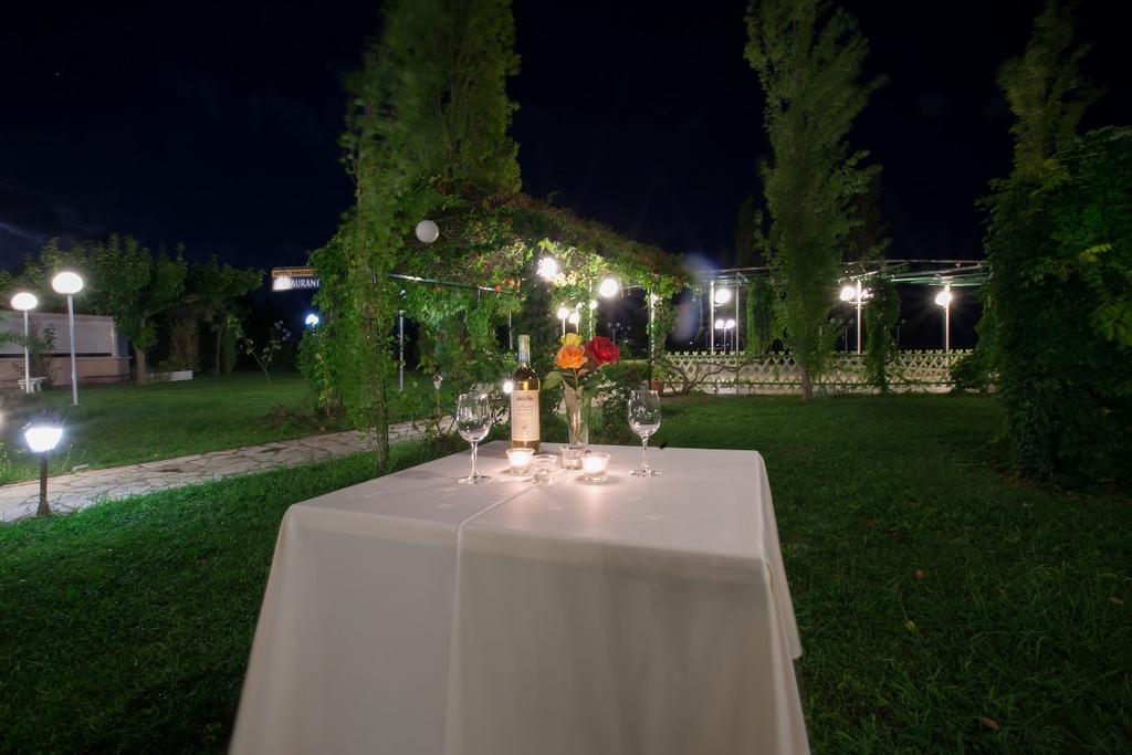 Hotel Theoxenia Anex Meszolóngi Kültér fotó